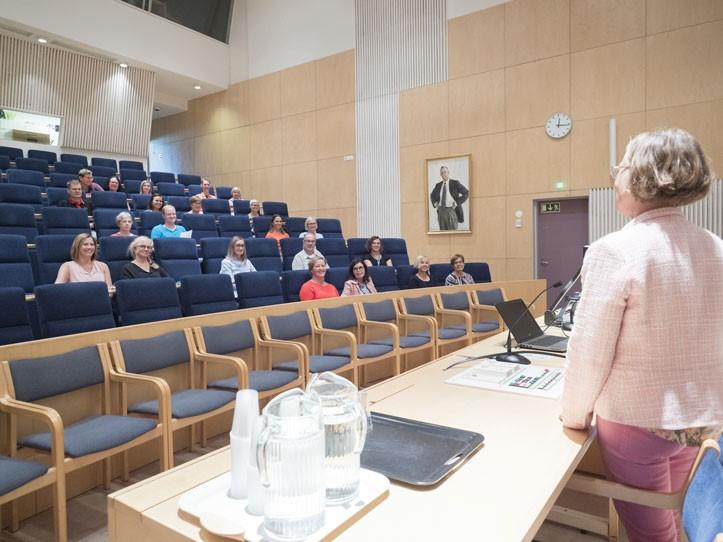 Auditorio Kaupinkoivu edestä kuvattuna