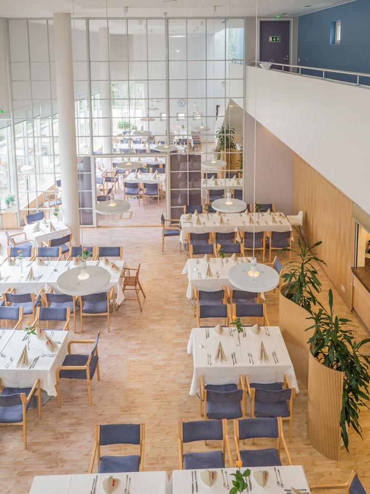 ravintolasali ylhäältä kuvattuna Sylvin Sali UKK-instituutti